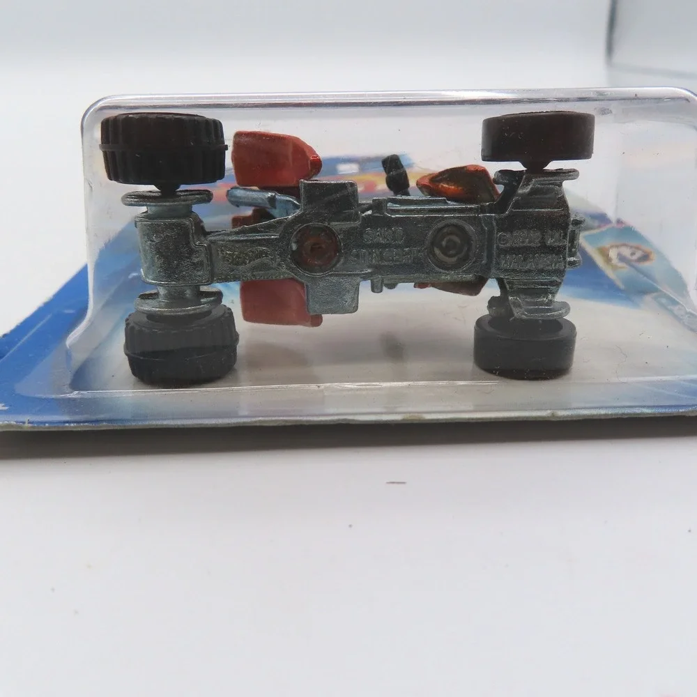 Hot Wheels 2004 Wastelanders Sand Stinger Orange Diecast Car 200 B3799